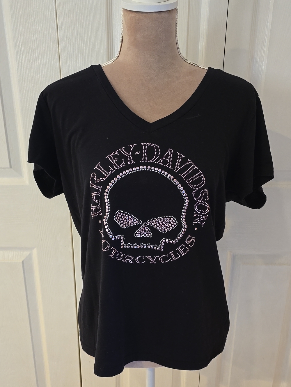 Womens Large Harley‑Davidson Black V‑Neck Rhinestone Skull Tee